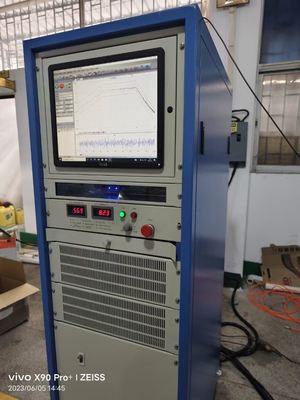 เครื่องควบคุมคอมพิวเตอร์ แบตเตอรี่ไฟฟ้าแม่เหล็ก เครื่องทดสอบการสั่นสะเทือนตารางสําหรับรถยนต์