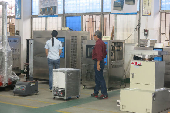 ห้องทดสอบสภาพอากาศ UL1703 สำหรับทดสอบแผงโซลาร์เซลล์ PV, ทดสอบการเปลี่ยนแปลงอุณหภูมิ ความชื้น และการแช่แข็ง