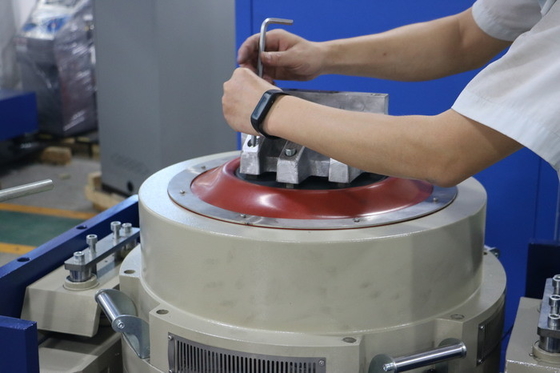 Sine และ Random Large Displacement Triaxial Electrodynamic Vibration Test System สำหรับผลิตภัณฑ์อิเล็กทรอนิกส์