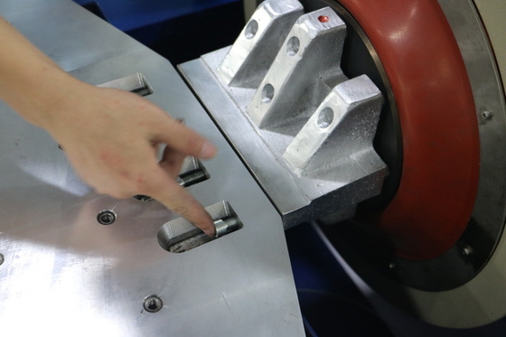 Sine และ Random Large Displacement Triaxial Electrodynamic Vibration Test System สำหรับผลิตภัณฑ์อิเล็กทรอนิกส์